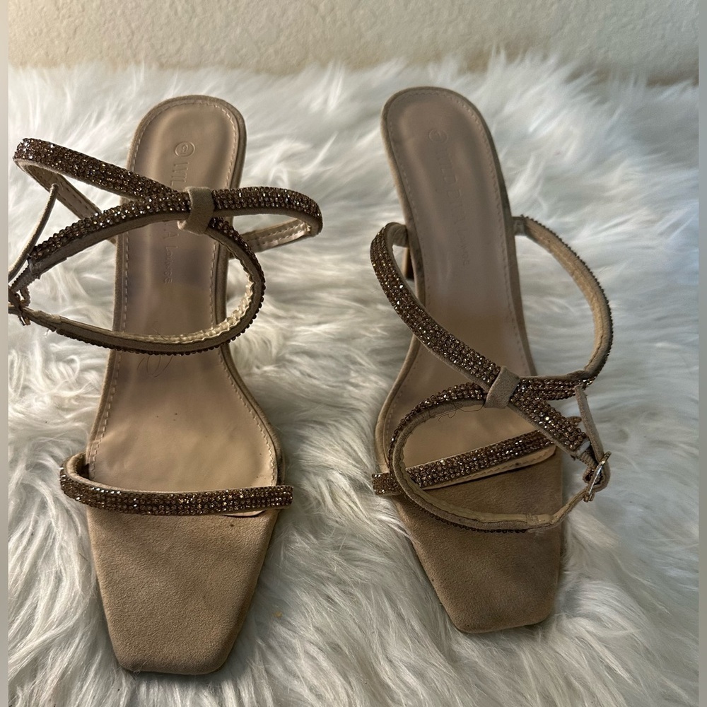 💙3/$20  Tan Strappy Sandals